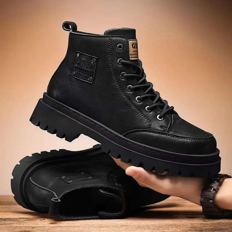 Hiking Boot Waterproof - รองเท้าบูทผู้ชายคุณภาพสูง รองเท้าบูทเดินป่าแบบมีพื้นหนา สไตล์อังกฤษสุดหรู ทำจากหนังแท้ กันน้ำ มีเชือกผูก
